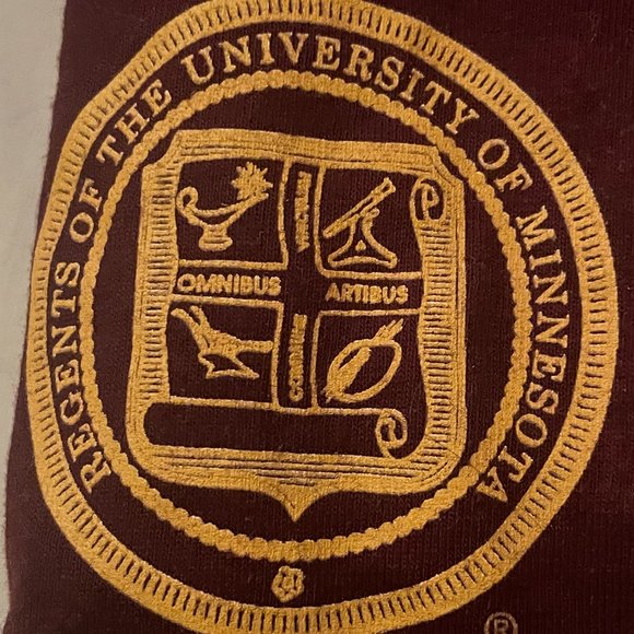 University of Minnesota Shirt - Picture 2 of 3